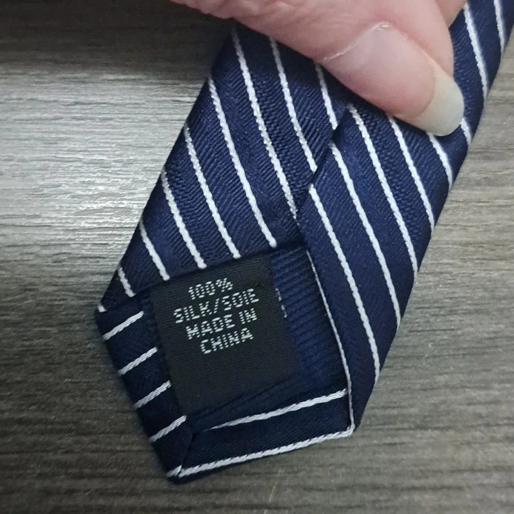 Michael Kors Striped Blue Silk Tie - Picture 4 of 6